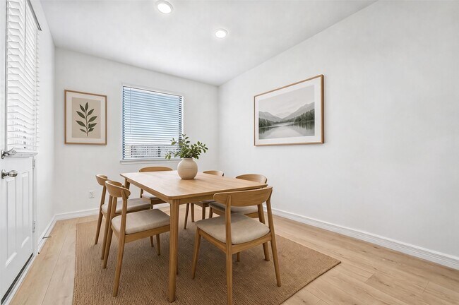 Building Photo - 4116 Silver Fls