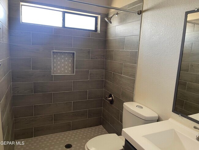 Building Photo - 705 Springfire Dr