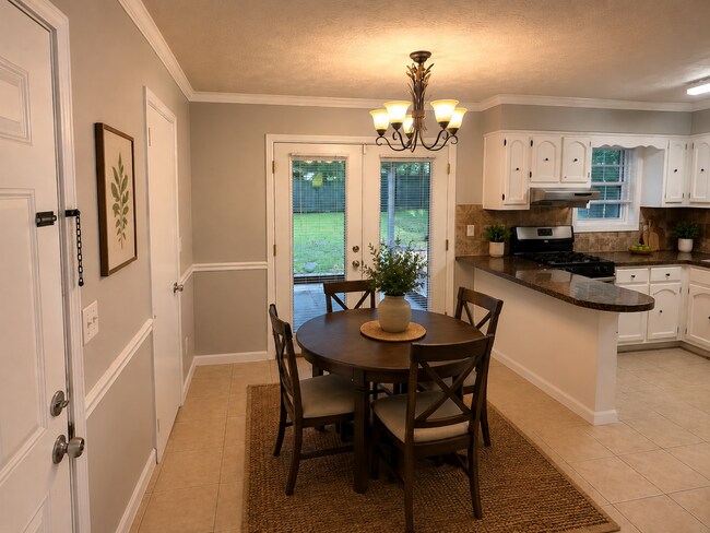 Building Photo - 1012 Rosewood Dr
