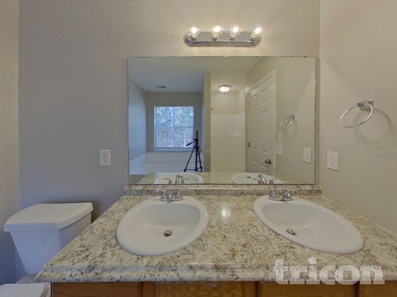 Building Photo - 172 Cherry Grove Dr