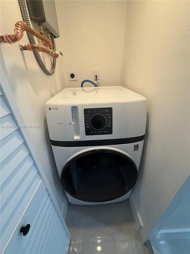 Building Photo - 15920 NW 17th Ct