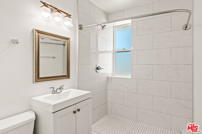 Building Photo - 1147 W 37th St