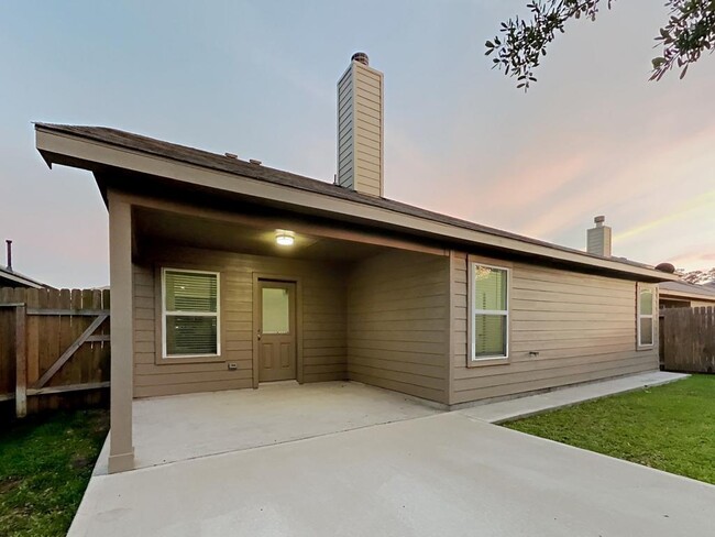 Building Photo - 2550 Riverway Dr