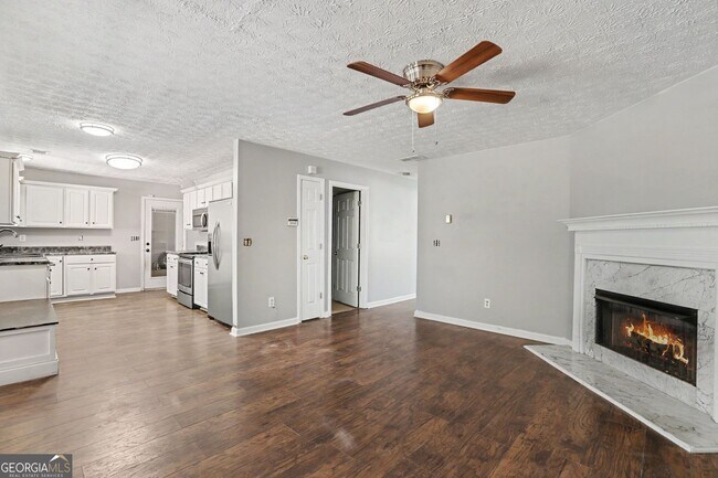 Building Photo - 4394 Cross Ln
