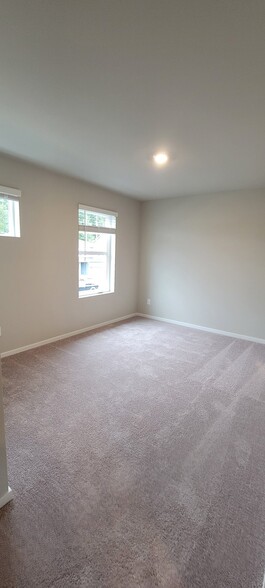 Building Photo - 1152 SW Pendleton Way