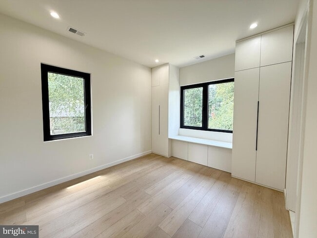 Building Photo - 8908 Mohawk Ln