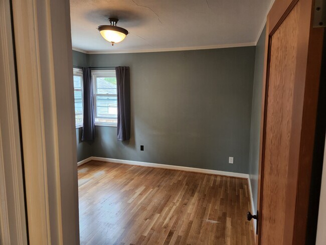 Primary bedroom - 6845 N Atlantic Ave