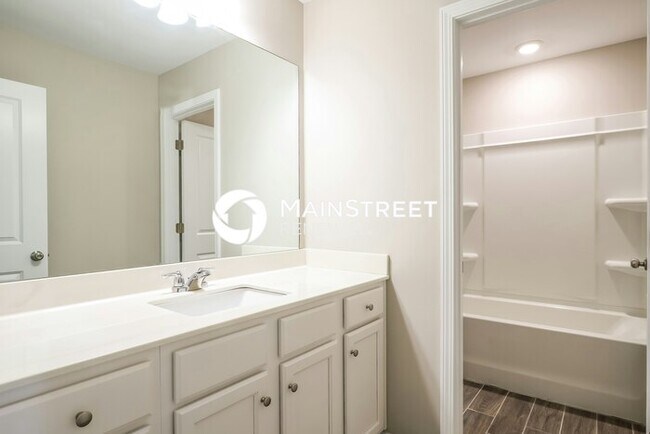 Building Photo - 4 Bedroom Pet-Friendly Home in Locust Grove, GA with Main Street Renewal