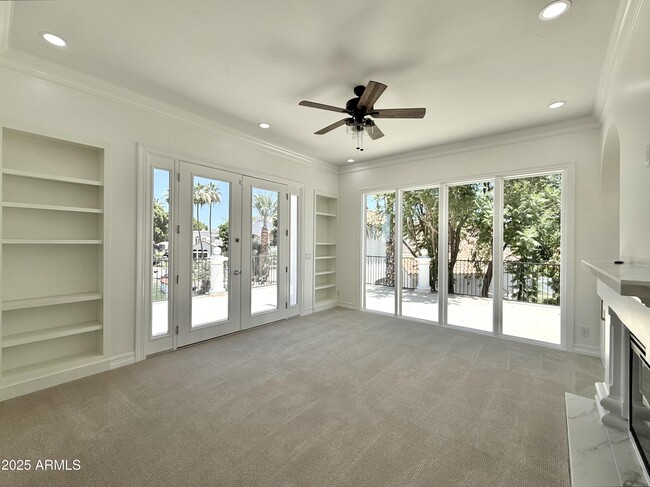 Building Photo - 1523 E Treasure Cove Dr