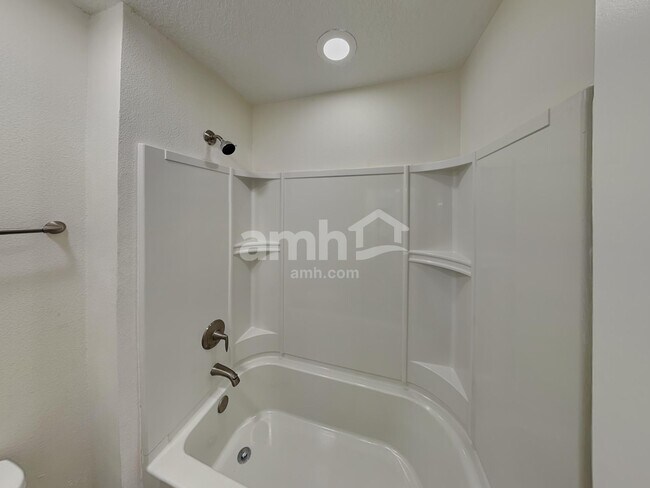 Building Photo - 413 Crestrun Loop