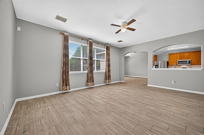 Building Photo - 2111 Castle Gardens Ln