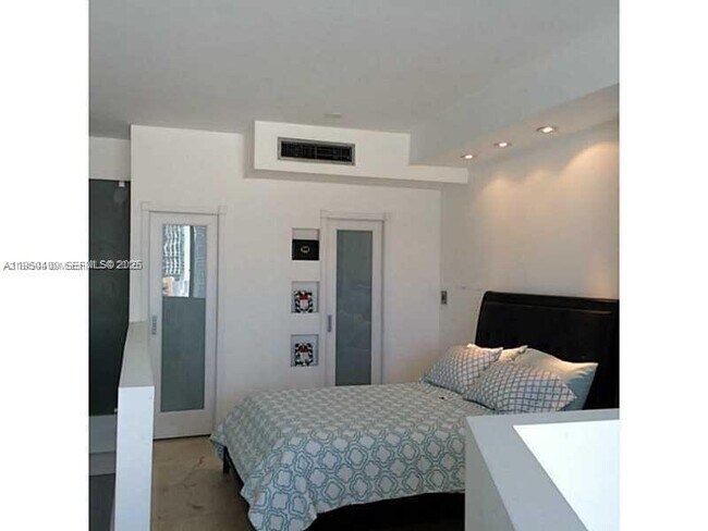 Building Photo - 690 SW 1st Ct