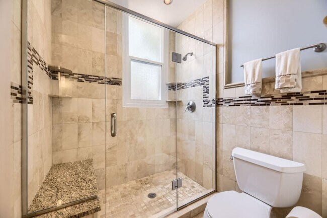 Building Photo - 2BD, 1BA Half-Duplex in Platt Park with Oversized 2-Car Garage