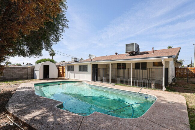 Building Photo - 3119 W Country Gables Dr