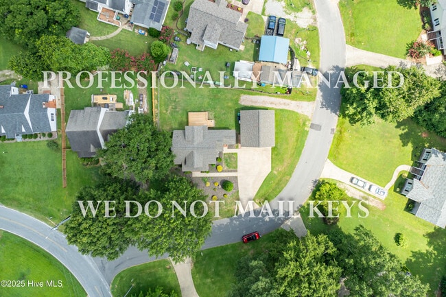 Building Photo - 205 Simbelyn Dr