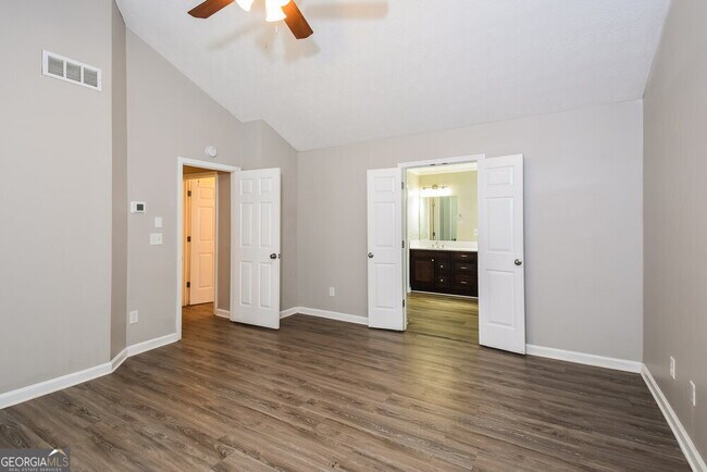 Building Photo - 2105 Caneridge Dr