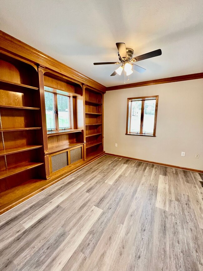 Building Photo - Charming Allison Park 3-bedroom, 1.5-bath ...