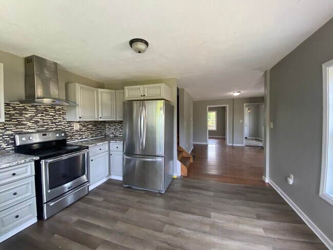 Building Photo - Gorgeous 3/4 bedroom 3 bath house for rent!