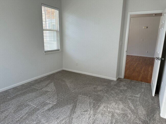 Building Photo - 3758 Ponderosa Ct