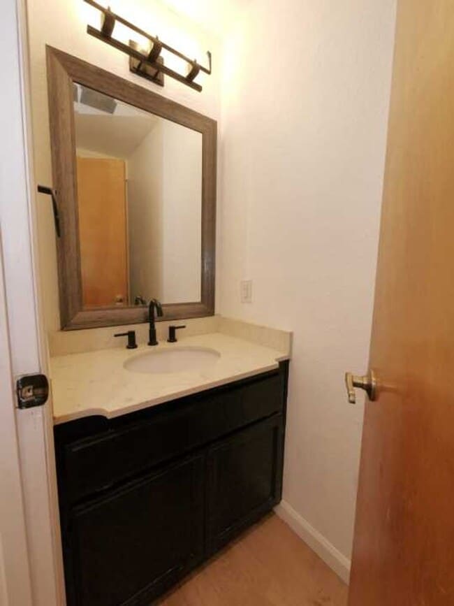 Building Photo - 18111 N Meadow Dr