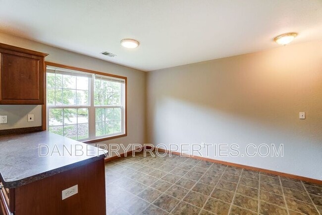 Building Photo - 1101 N Byrne Rd