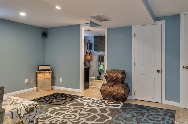 Building Photo - 15 Janet Dr