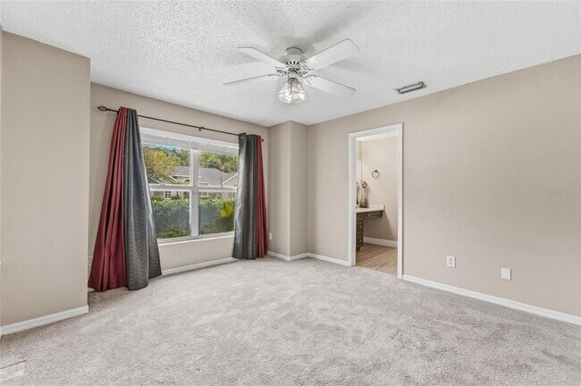 Building Photo - 6513 Thoroughbred Loop