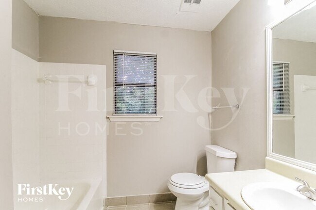 Building Photo - 6719 Timbers E Dr