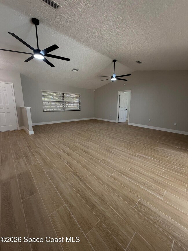 Building Photo - 845 Juniper Cir