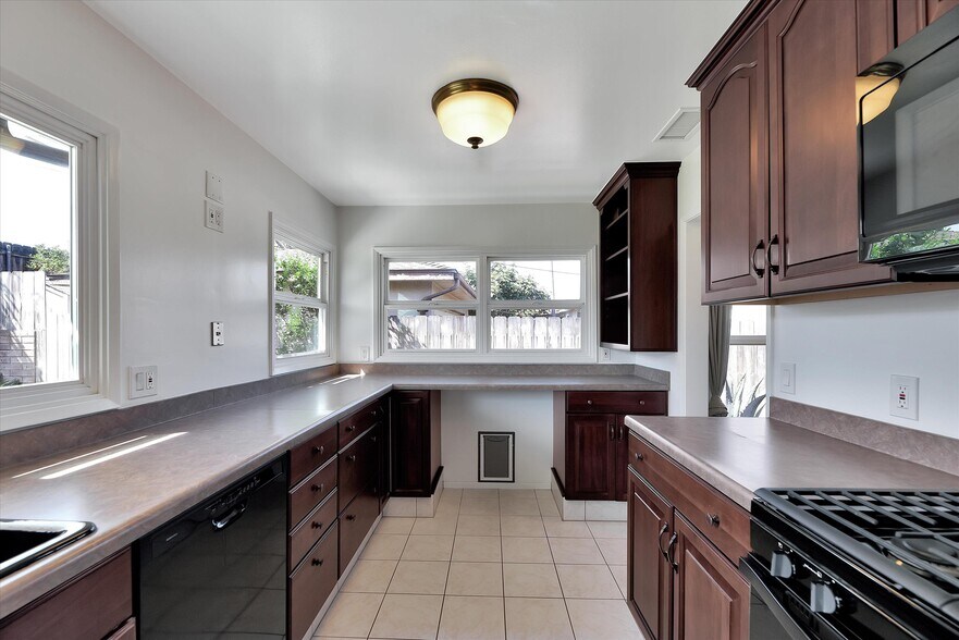 Building Photo - 5341 Waring Rd