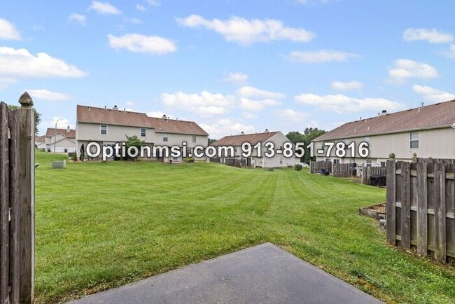 Building Photo - Beautifully updated