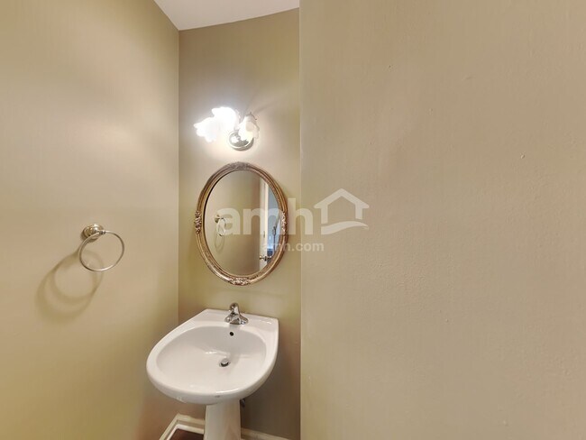 Building Photo - 601 Magnolia Ln