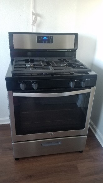 Kitchen - 2023 S Harcourt Ave