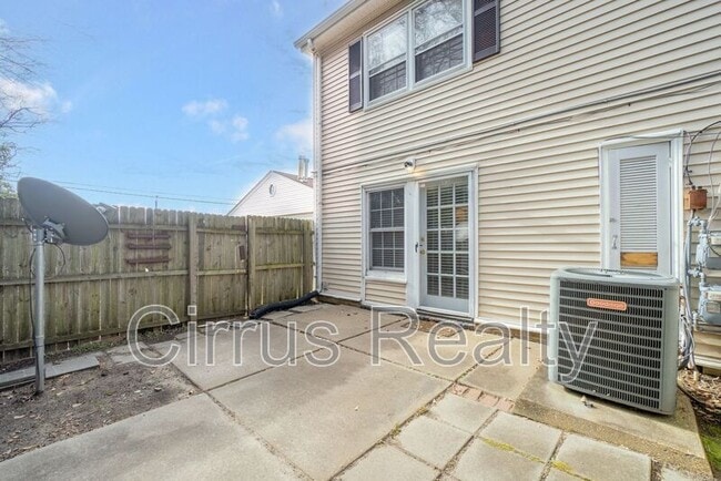 Building Photo - 9 Towne Square Dr