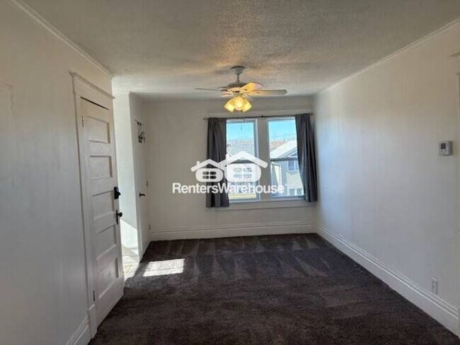 Building Photo - Available now - Spacious 1 Bedroom 1 Bath Upper Level Duplex in South Saint Paul