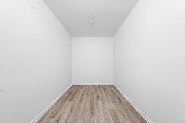 Building Photo - 6067 Lexington Ave