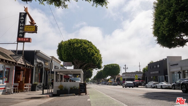 Building Photo - 943 12th St