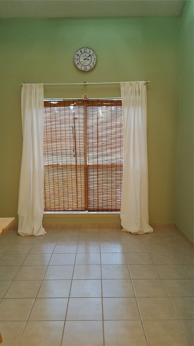 Building Photo - 8483 Sands Point Dr