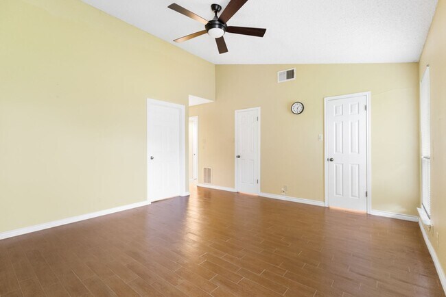 Building Photo - Charming Home Awaits: Spacious & Modern Living in a Prime Location