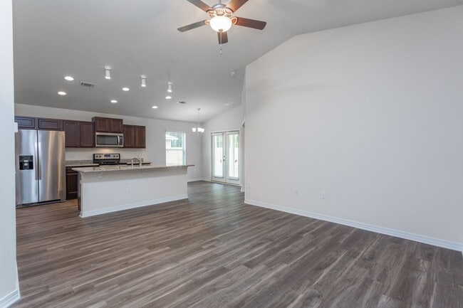 Building Photo - 5664 Peach Dr