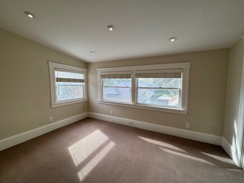 Building Photo - 2514 Central Ave