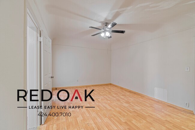 Building Photo - 400 S Kenmore Ave