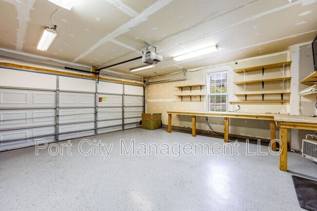 Building Photo - 840 Oldham St
