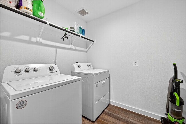 Building Photo - 8730 Shumard Oak Dr