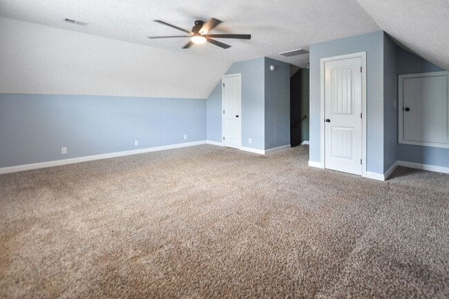 Building Photo - Pet Friendly Three Bedroom with Bonus!