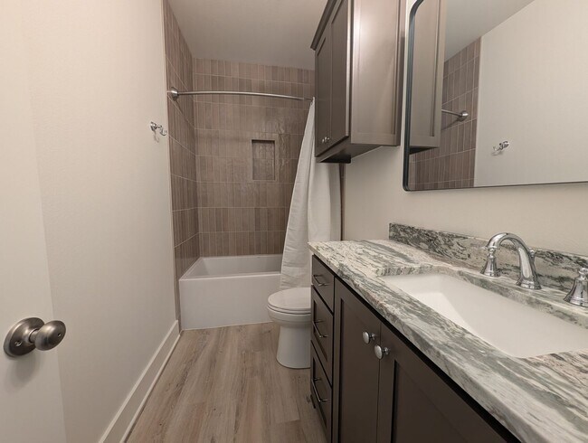 Building Photo - 7A Fernwood Dr