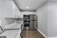 Building Photo - 823 Newington Ave