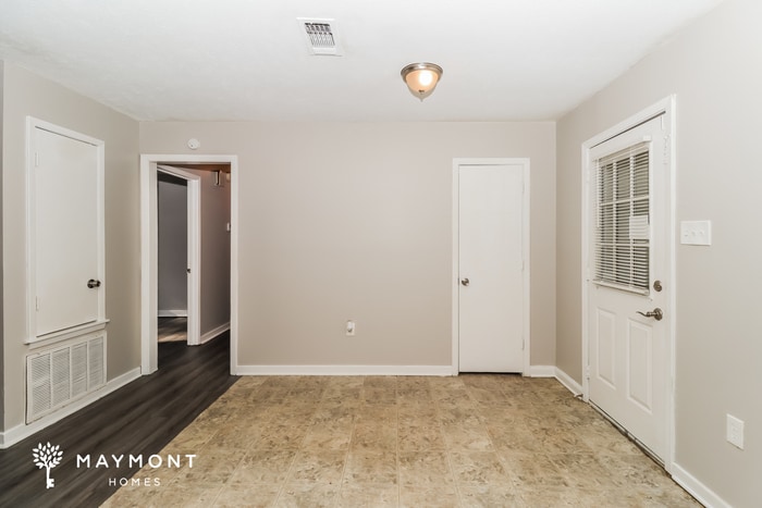 Building Photo - 421 Monica Ln