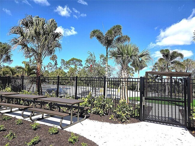 Building Photo - 10646 Hidden Banks Gln