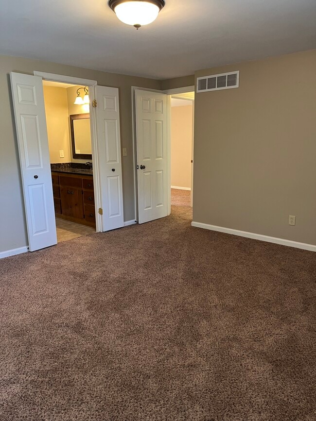 Building Photo - 1035 IN-25